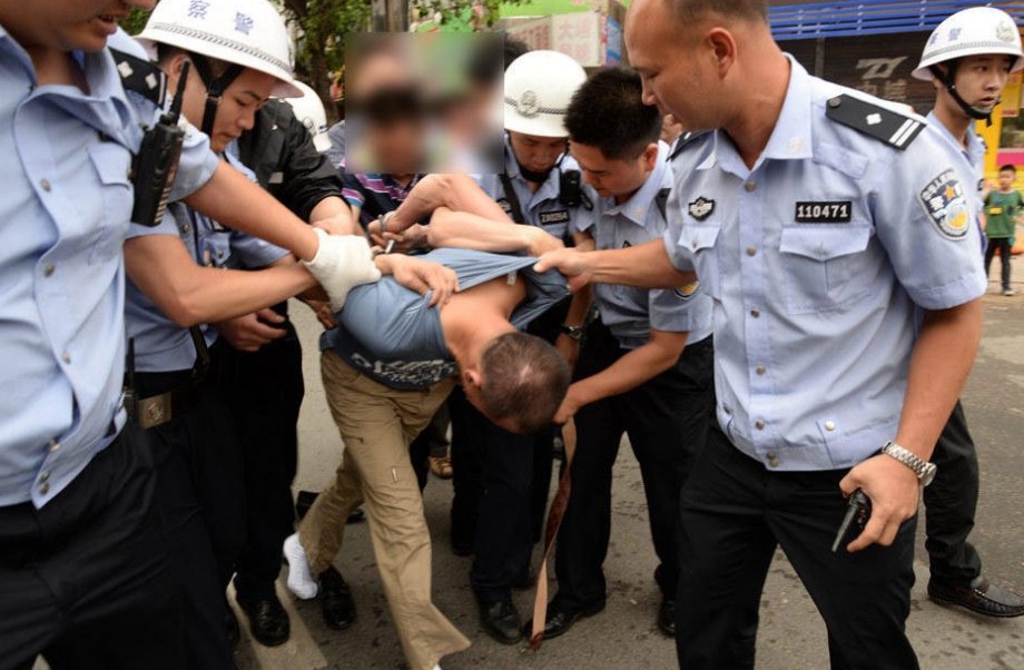 广东河源杀人嫌犯拒捕 纵身跳下高楼