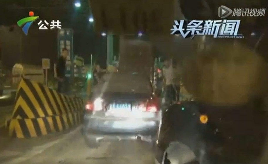 佛山盗车嫌犯驾车撞民警 鸣枪拒捕被击毙