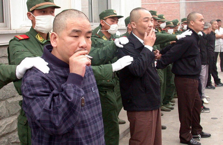 黑老大受审时刻