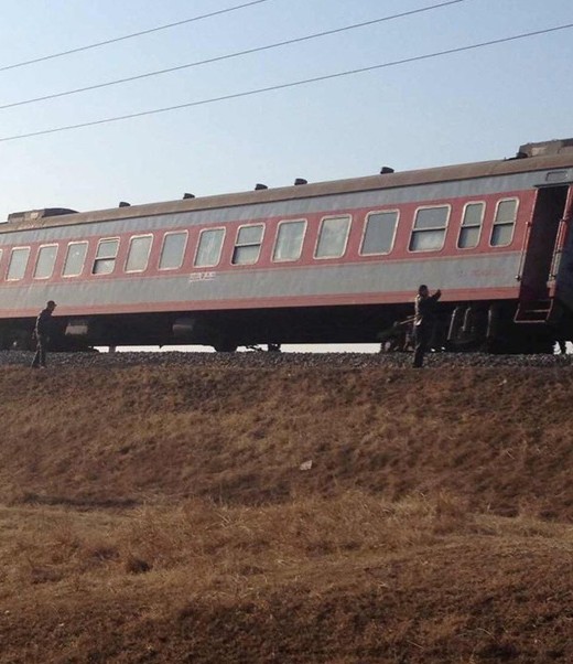 黑龙江一旅客列车发生脱线事故