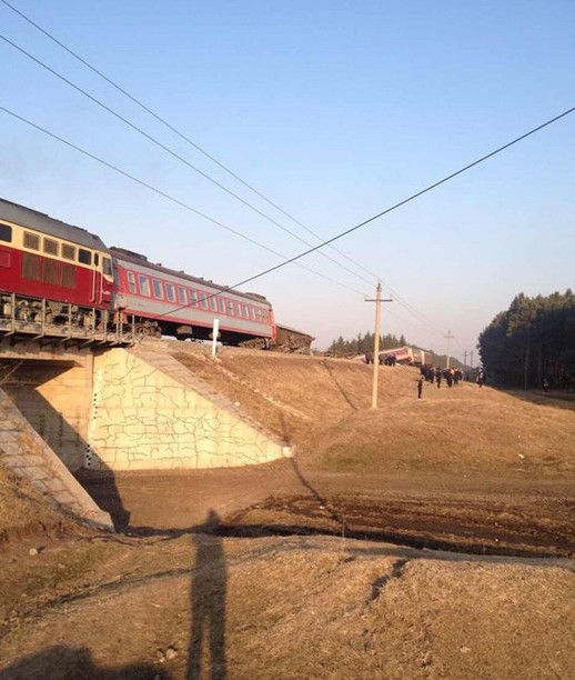 黑龙江一旅客列车发生脱线事故