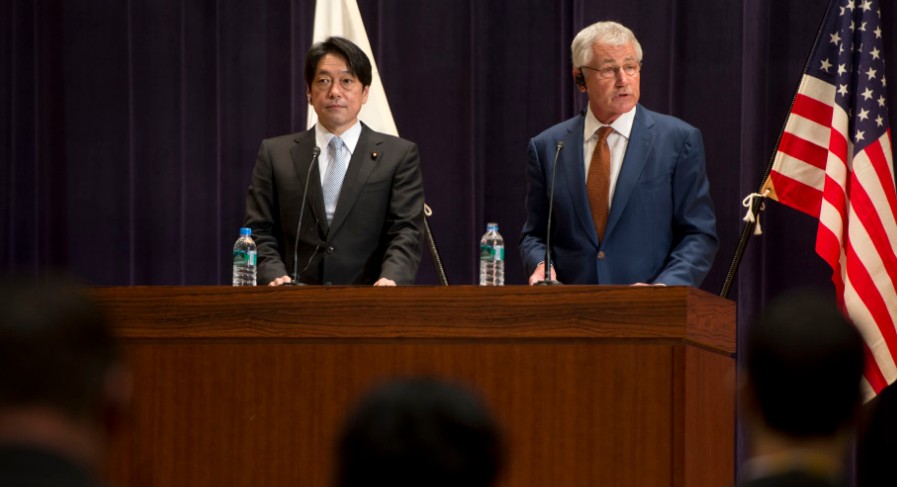 4月6日，美国国防部长哈格尔与与日本防卫大臣小野寺五典举行记者会。