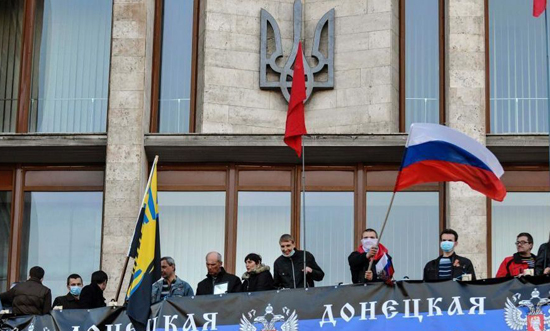 乌克兰自由党议员与共产党议员在国会期间大打出手