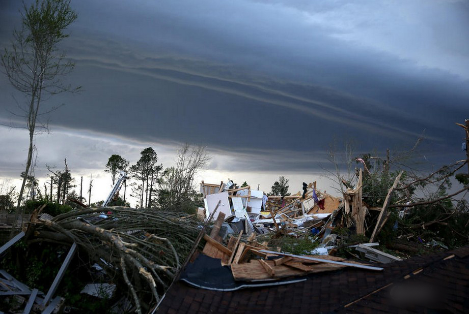龙卷风肆虐美国东南 千万人受影响