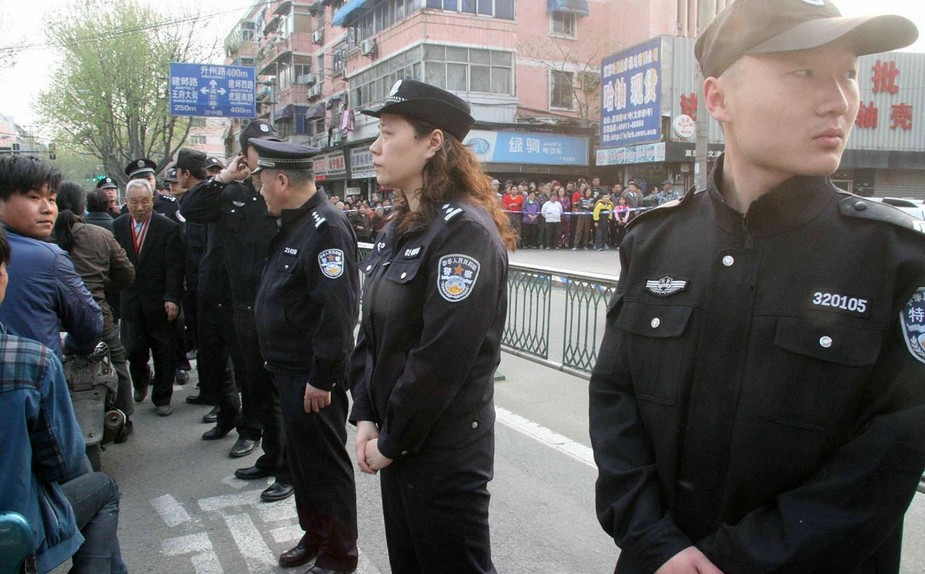 2014年4月3日，江苏省南京市，数十名警察戒严。
