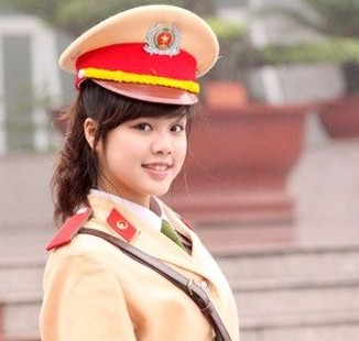 穿军装的越南妹子 个个白皙可人