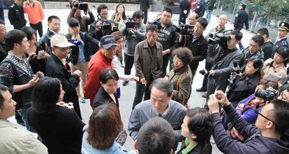 杀妻富二代被判死缓 恩爱照曝光