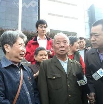 杀妻富二代被判死缓 恩爱照曝光