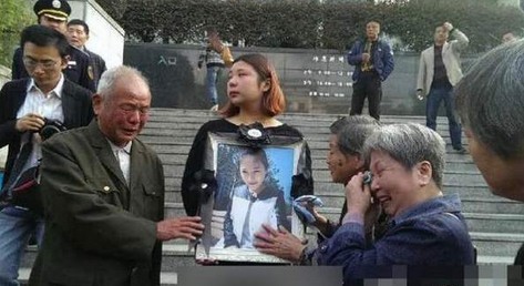 杀妻富二代被判死缓 恩爱照曝光