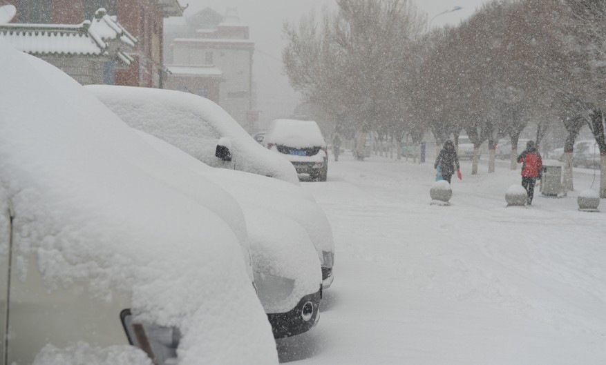 新疆巴里坤遭遇大雪降温天气