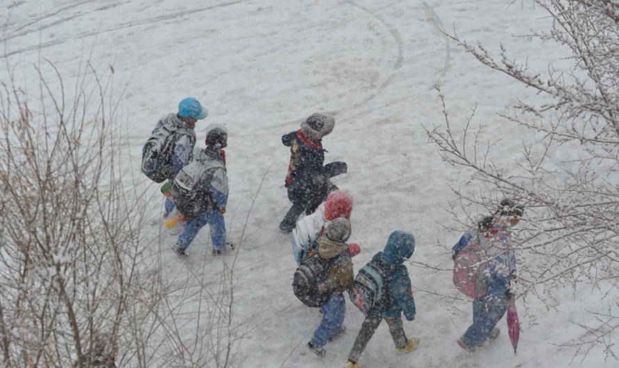 新疆巴里坤遭遇大雪降温天气