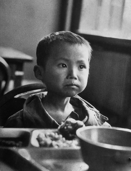 朝鲜战争后遗症：不会笑的孤儿