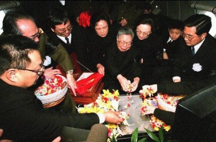 胡锦涛家世：解放初很清贫