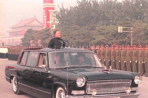 图说邓小平政治生涯的经典时刻