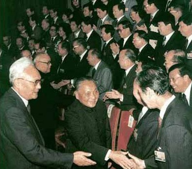 图说邓小平政治生涯的经典时刻