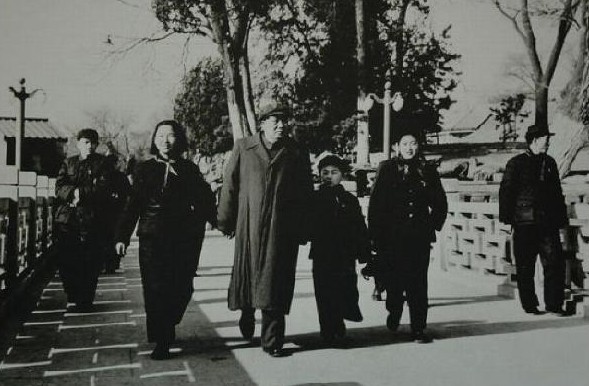 毛泽东侄子毛远新出狱后的生活