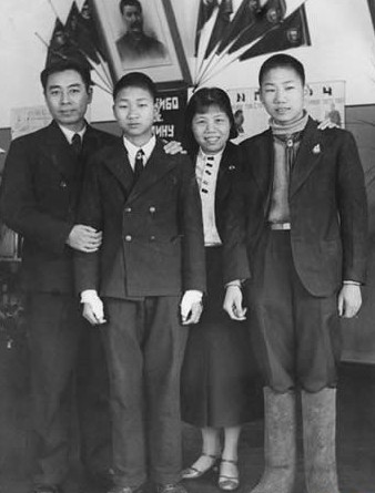 邓颖超临终前艰难地吐出两个字：“李鹏”