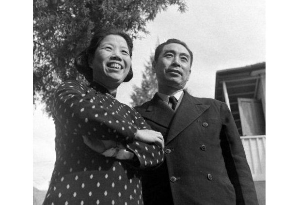 邓颖超临终前艰难地吐出两个字：“李鹏”