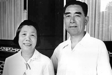 邓颖超临终前艰难地吐出两个字：“李鹏”