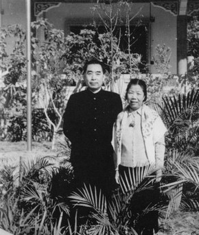 邓颖超临终前艰难地吐出两个字：“李鹏”