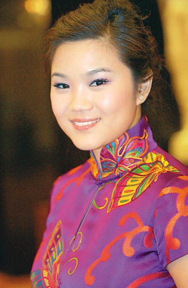 “集善嘉年华”最初的目的是纪念“国际残疾人日”，已经连续举办了6年。卓玥，是这个活动创始人。熟悉卓玥的人都叫她的小名“羊羊”。她是邓小平的外孙女，邓榕的独生女。