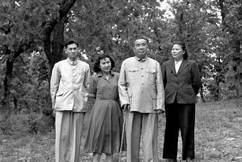 朱德元帅女儿朱敏，在北京师范大学俄语系工作。曾任教研室主任1986年离休，创办了北京军地两用人才培训学院（现改名为北京军地专修学院），出任院长。