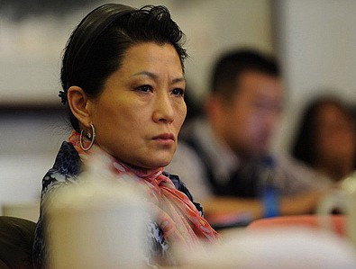 全国政协委员、朱镕基之女朱燕来。在今年的“两会”期间，作为中国前任总理朱镕基的女儿，朱燕来委员的一举一动都备受关注。朱燕来是朱镕基之女，全国政协委员，朱燕来第二次参加两会，作为受万人尊敬的朱总理的女儿，她必然成为两会的焦点。