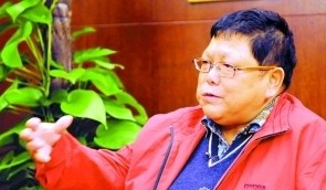 邓林的艺术光辉主要来自她经受的良好的艺术教育及艺术感染，全面而深厚的文化艺术素养和别出心裁的艺术创新。邓林自小体弱多病，音乐和书籍便与她结下了不解之缘。正是对文化艺术的广泛接触，为她后来学习和从事美术创作作了铺垫。