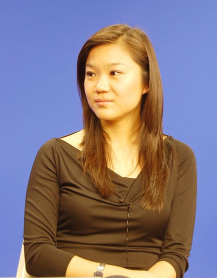 邓小平的外孙女，邓榕的独生女 卓玥。 邓小平外孙女卓玥的慈善路。 据新华网报道，“集善嘉年华”最初的目的是纪念“国际残疾人日”，已经连续举办了6年。卓玥，是这个活动创始人。熟悉卓玥的人都叫她的小名“羊羊”。她是邓小平的外孙女，邓榕的独生女。