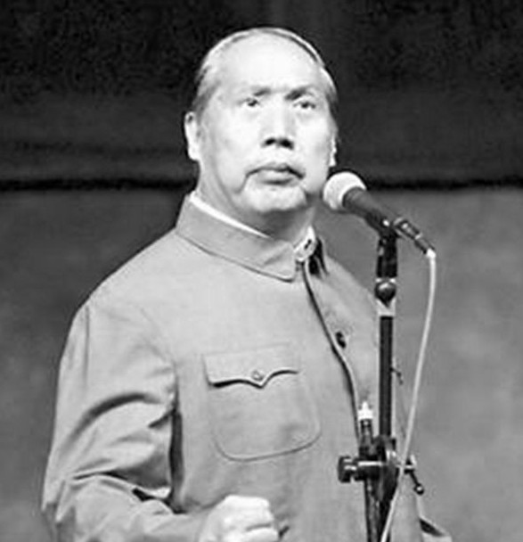 1969年4月，钱浩梁“当选”为中共“九大”代表。起先，江青准备让他当中央委员，找周恩来说了好几次,但周恩来拒绝了江青的要求,但还是顺利地“当选”为中共“九大”代表。后来周恩来让钱浩梁正确对待，钱浩梁也表示“一切听党安排”。1970年5月，浩亮开始参与国务院文化组对全国文艺的领导工作。1975年四届人大后不久，浩亮被任命为中华人民共和国文化部副部长。