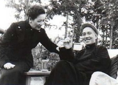 蒋介石与宋美龄罕见温情照