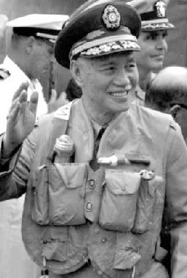 蒋介石与宋美龄罕见温情照