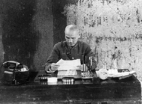 蒋介石在办公室