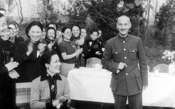 蒋介石与宋美龄出席活动