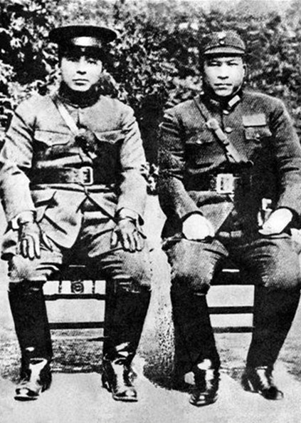 抗日民族统一战线是在1931年日本发动侵华战争，使中国大片土地沦失，华北危机、中华民族危机之际，1936年经过西安事变国共第二次合作，抗日民族统一战线初步形成。1937年工农红军改变为八路军、新四军时抗日民族统一战线正式形成。
