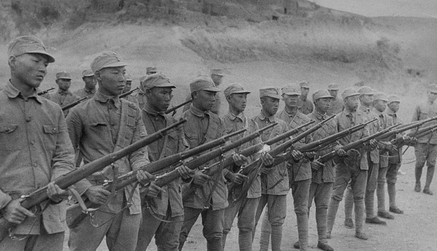 1937年8月22日，国民政府军事委员会正式宣布由原西北主力红军，即中国工农红军一、二、四方面军改编而成“国民革命军第八路军”，朱德、彭德怀任正、副总指挥。1936年经抗日民族统一战线初步形成。
