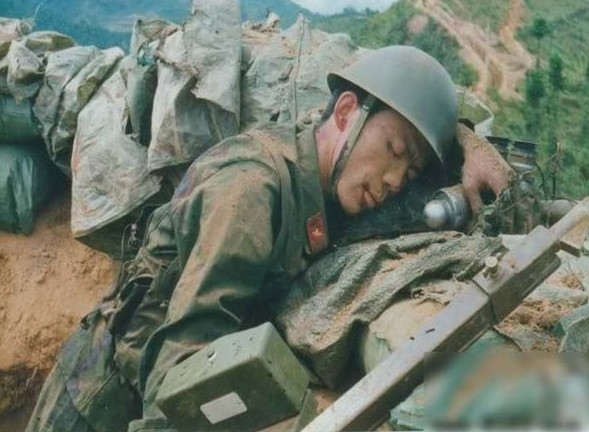 对越自卫反击战罕见彩照：记录战地经典瞬间