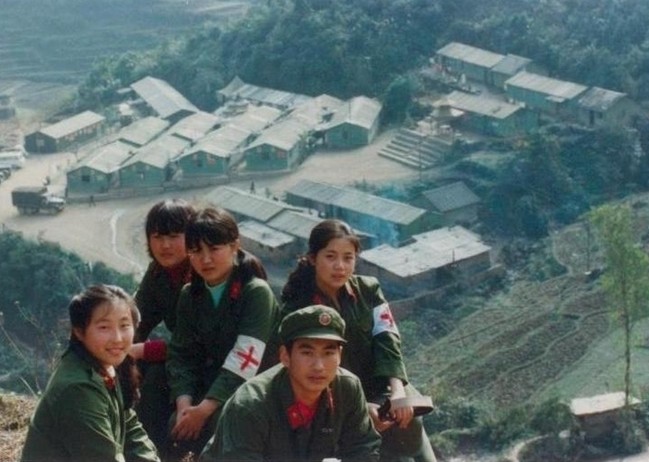 对越反击女兵的微笑