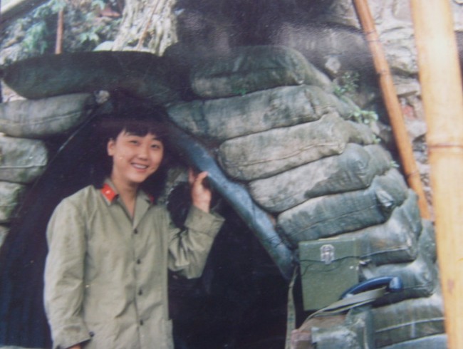 对越反击女兵的微笑