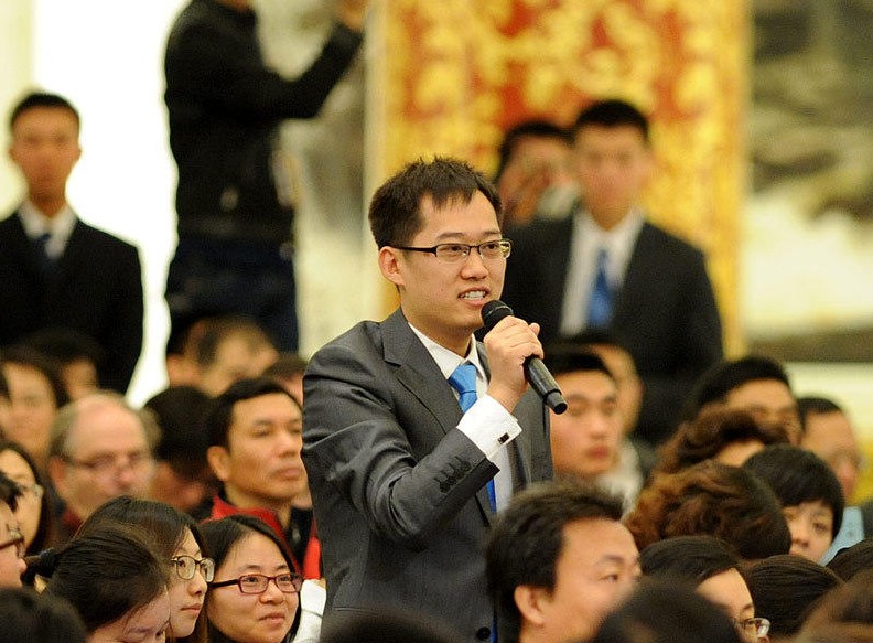 李克强会见中外记者