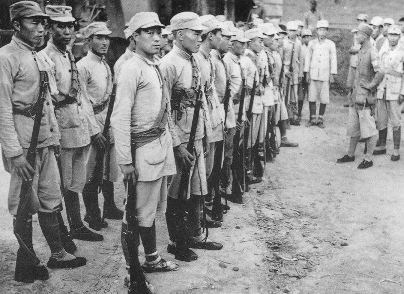 图为八路军小分队集合（1938年）。