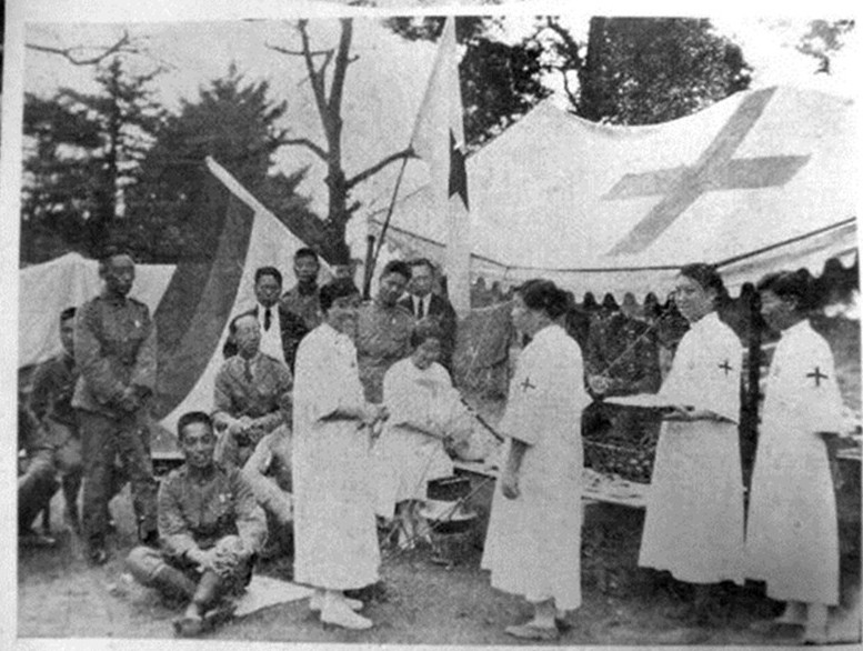 图为1923年，中国派出的红十字救援队在日本参加关东大地震救灾活动。