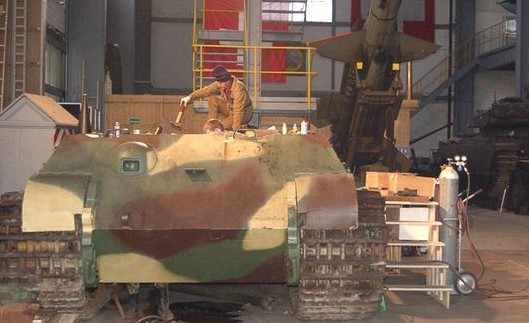 德国工程师翻新虎王坦克全记录