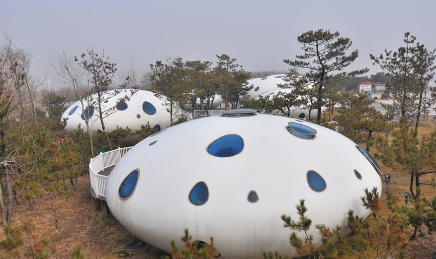 山东日照海滩现“UFO”建筑群