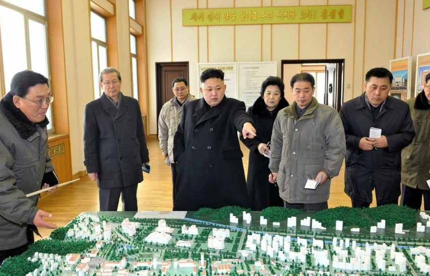 金正恩视察朝鲜国家科学院
