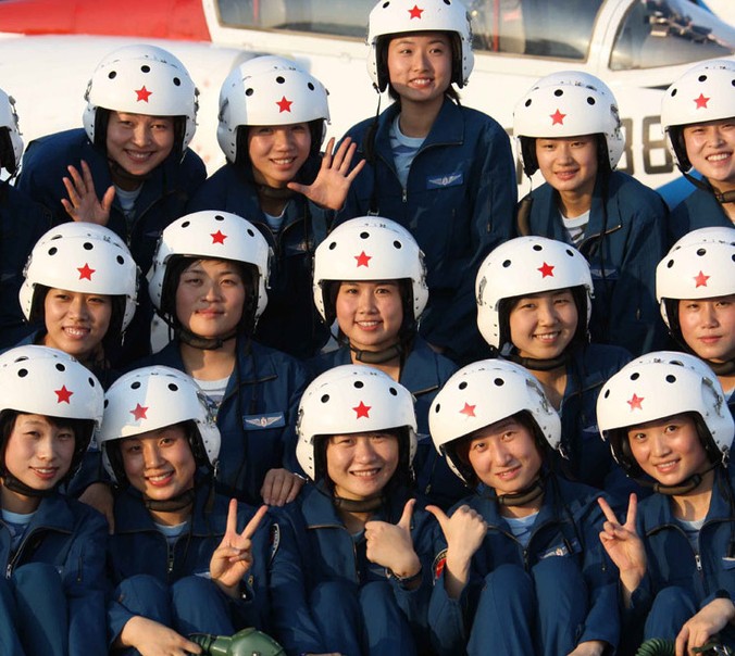 空军首批16名战斗机女飞行员