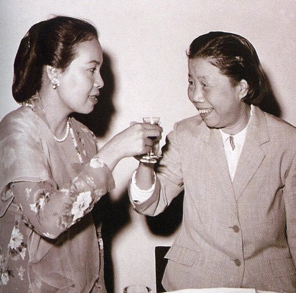 1962年9月，邓颖超会见印尼苏加诺夫人哈蒂妮·苏加诺。