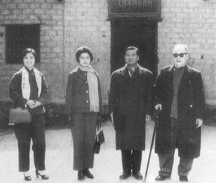 1963年2月，陈毅、张茜夫妇陪同西哈努克夫妇在毛泽东旧居参观。