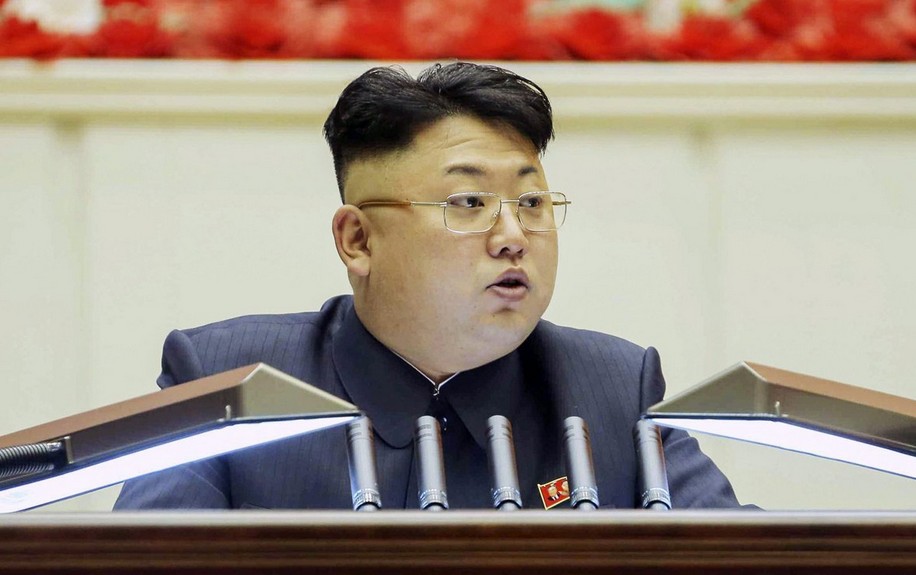 金正恩戴眼镜出席思想工作大会