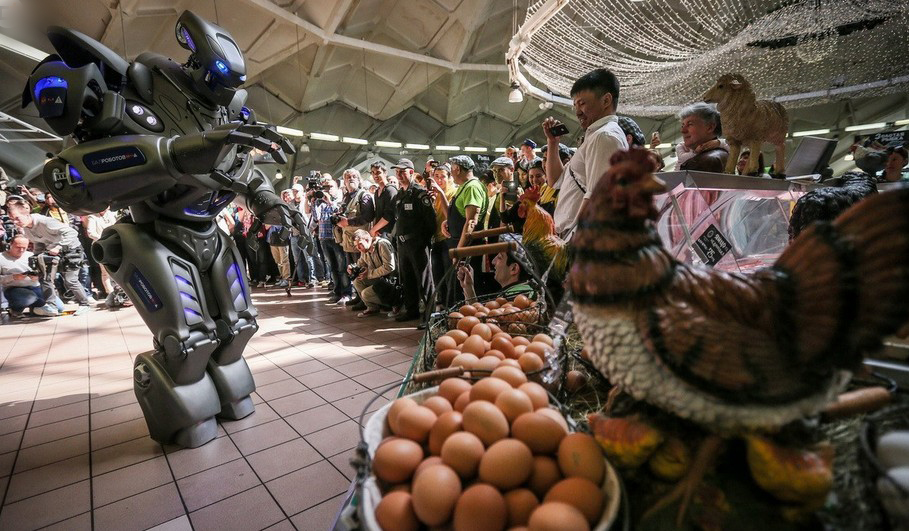 机器人亮相莫斯科菜市场 